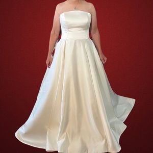 Alyne by Rita  Vinieris wedding dress